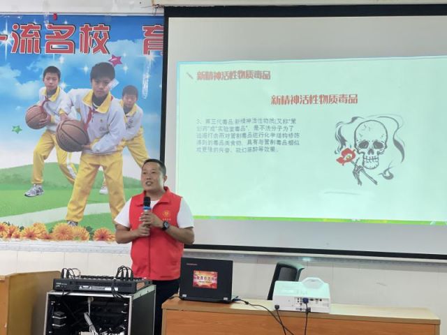禁毒宣傳進(jìn)校園，讓青春綠色無(wú)毒 (3).jpg
