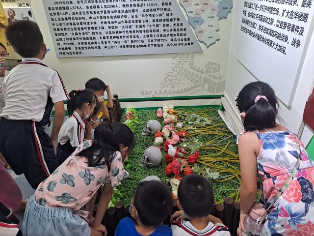 三鄉(xiāng)鎮(zhèn)開展“拒絕毒品，你我同行“禁毒教育基地參觀活動(dòng)照片2.jpg