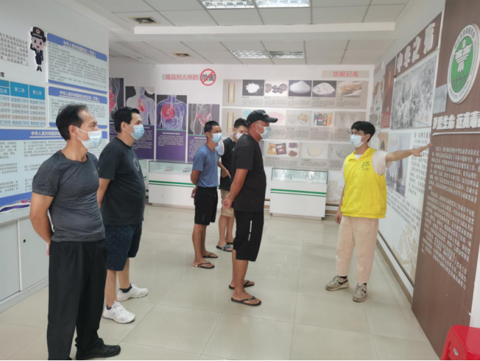 阜沙鎮(zhèn)禁毒信息〔2022〕第224期-- 弘揚(yáng)禁毒精神，筑牢禁毒防線-阜沙鎮(zhèn)組織群眾參觀禁毒教育基地
