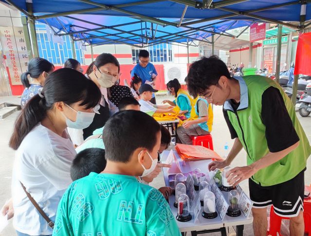 三鄉(xiāng)鎮(zhèn)開展“親子游園樂融融，大手小手齊禁毒“宣傳活動圖片2.jpg