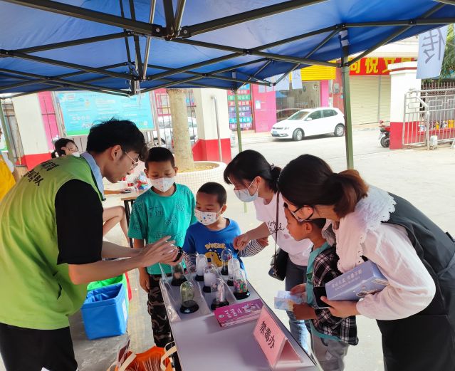 三鄉(xiāng)鎮(zhèn)開展“親子游園樂融融，大手小手齊禁毒“宣傳活動圖片3.jpg