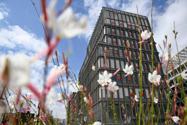 這是7月23日拍攝的巴黎奧運村內中國體育代表團成員居住的公寓。新華社圖