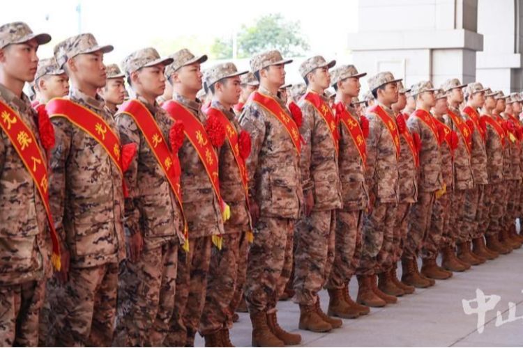 青春披甲赴軍營！中山歡送數(shù)百新兵入伍